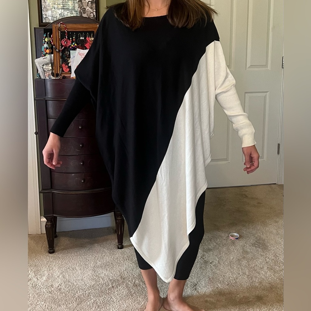 WH/BM black and white sleeved poncho